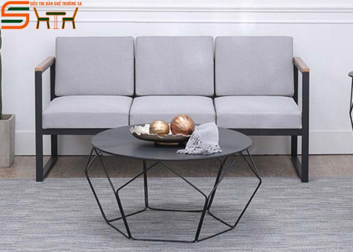 Mẫu bàn ăn khung sắt hộp mặt kính cường lực sang trọng