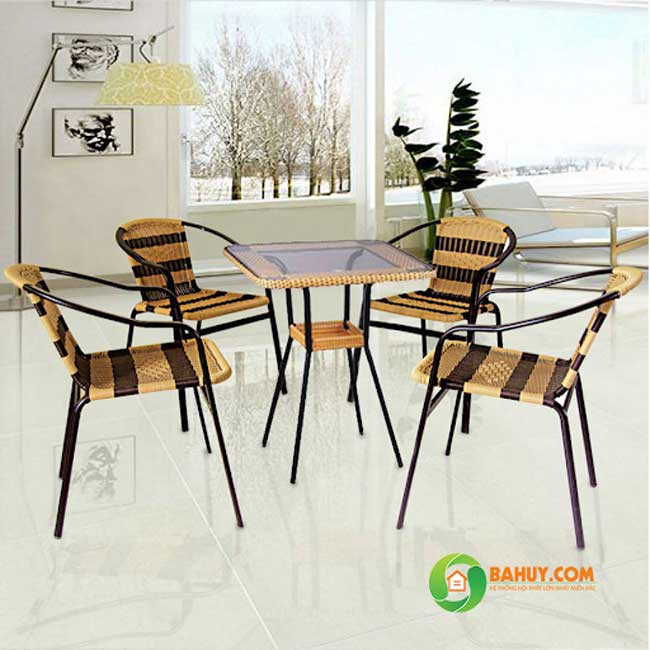 Mẫu bàn ghế giả mây thanh lý ở Hà Nội tại chợ đồ cũ Bá Huy