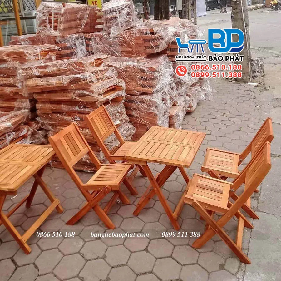 Mẫu bàn ghế vỉa hè gỗ xếp thấp tiết kiệm diện tích