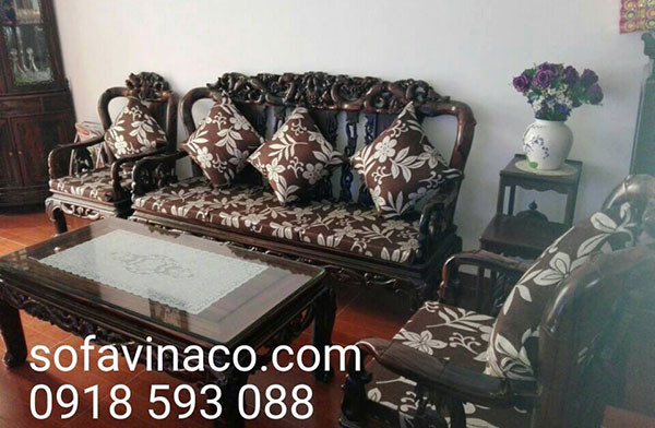 Mẫu đệm hoa văn màu nâu cho bộ bàn ghế gỗ đồng kỵ
