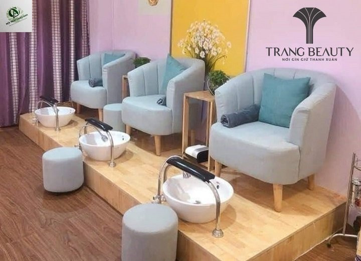 Mẫu ghế làm móng chân có giá thành tương đối rẻ