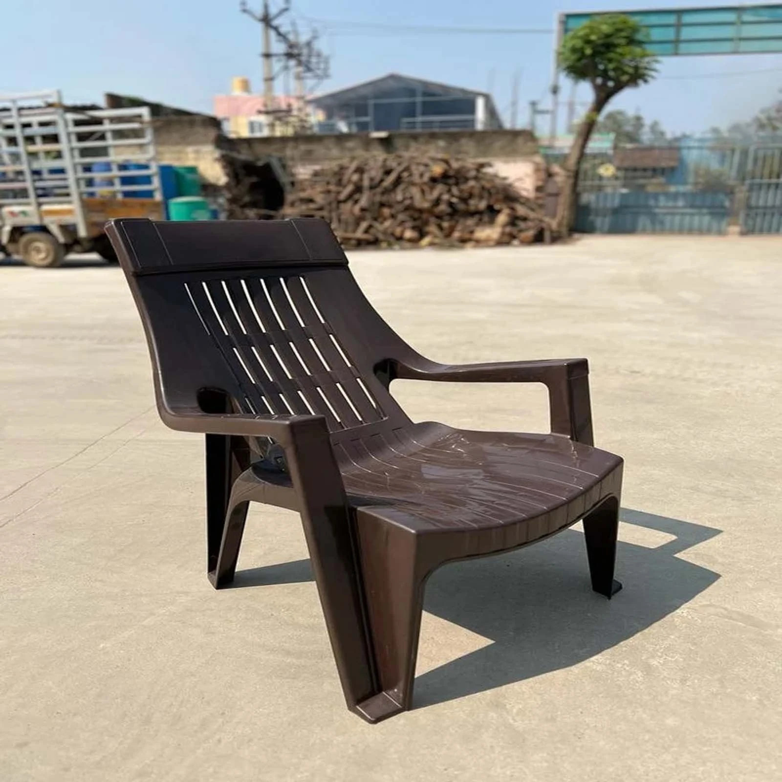 Mẫu ghế nhựa nằm thư giãn lưng cao mang lại sự thoải mái tối đa