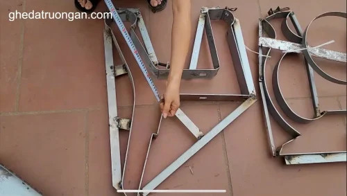 Mẫu khuôn chân ghế xi măng hình cong nghệ thuật