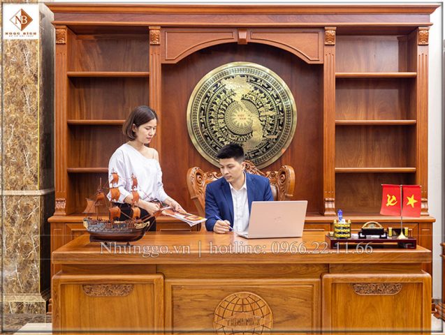 Mô hình thuyền buồm để bàn làm việc, biểu tượng thành công cho doanh nhân