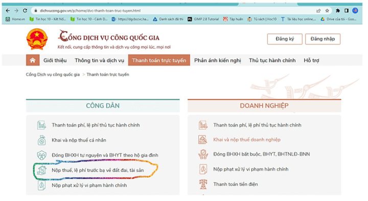 Người dân sử dụng máy tính truy cập Cổng Dịch vụ công Quốc gia để tra cứu và hoàn tất các thủ tục hành chính, đặc biệt là thủ tục đóng thuế trước bạ về đất đai trực tuyến