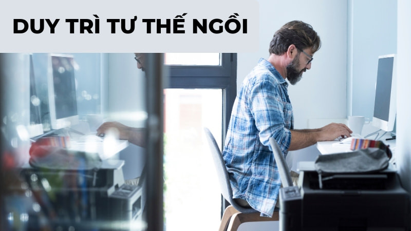 Người dùng duy trì tư thế ngồi đúng trên ghế ngồi cho người đau cột sống