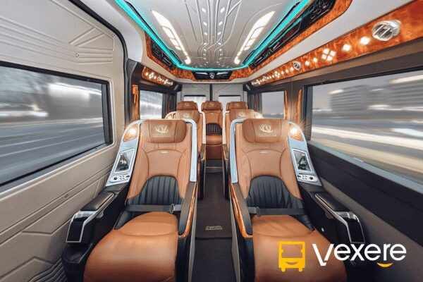 Nội thất xe ghế ngồi Bến Tre Limousine trên hành trình Sài Gòn Đà Lạt