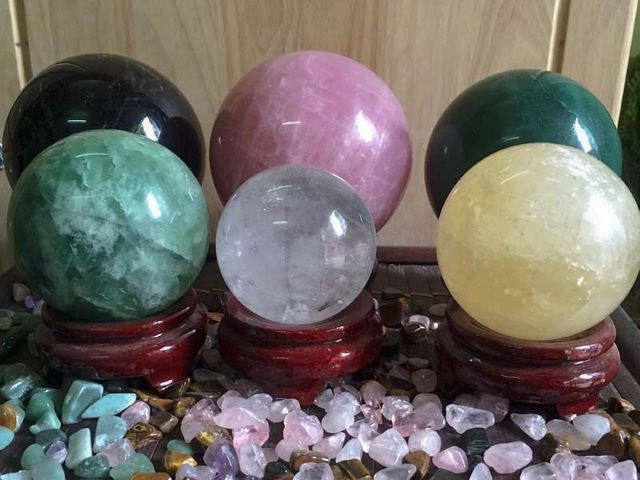 Quả cầu phong thủy mang lại trí tuệ và hanh thông cho bàn làm việc