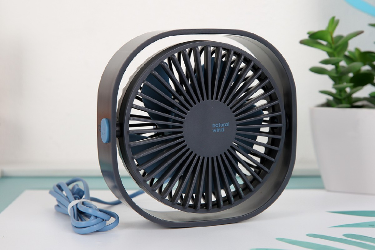 Quạt mini để bàn OSMIA CK-F022 với thiết kế vuông bo góc mềm mại.