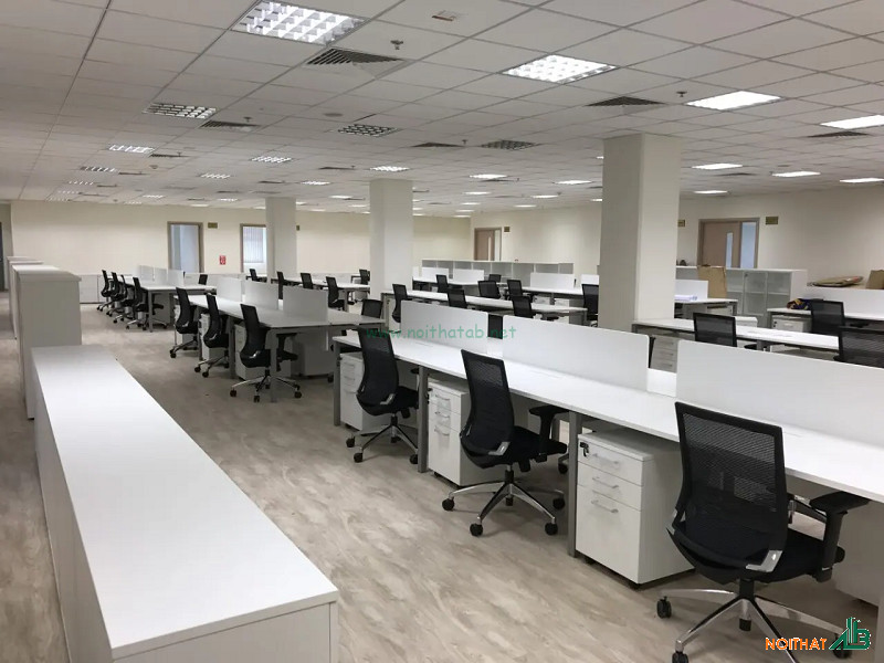 Quy trình sản xuất bàn ghế văn phòng tại xưởng, đảm bảo chất lượng và giá thành cạnh tranh.