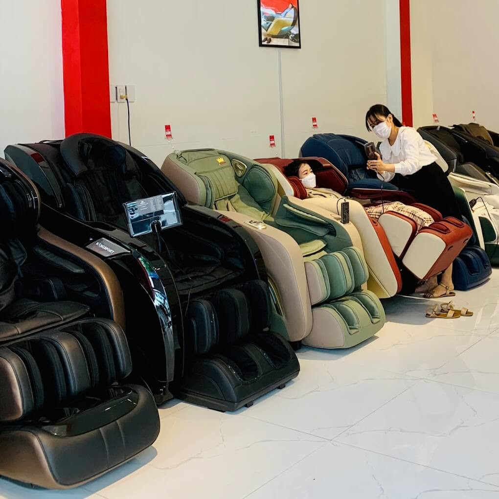 Showroom Kingsport chuyên bán ghế massage và thiết bị thể thao tại Hà Nội