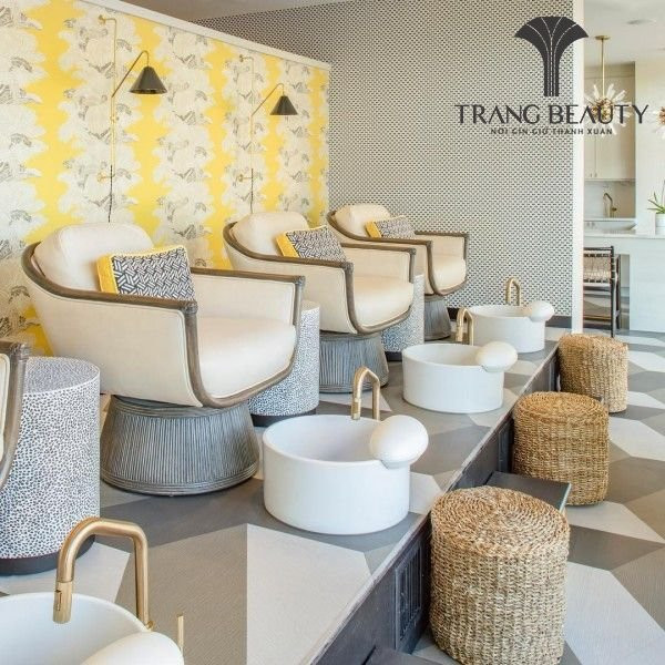 Sự đơn giản của ghế làm móng chân trở thành điểm nhấn của không gian