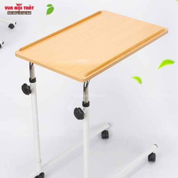 Sự tiện lợi của bàn ăn di động trong việc chăm sóc người già tại giường