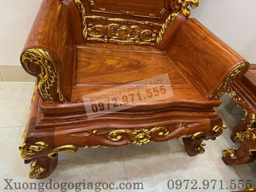 Tay ghế gỗ liền khối, vững chãi