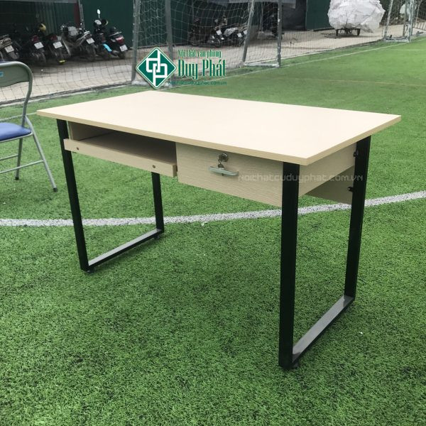 Thanh lý bàn chân sắt giá rẻ có ngăn kéo và ngăn bàn phím 60x1m2