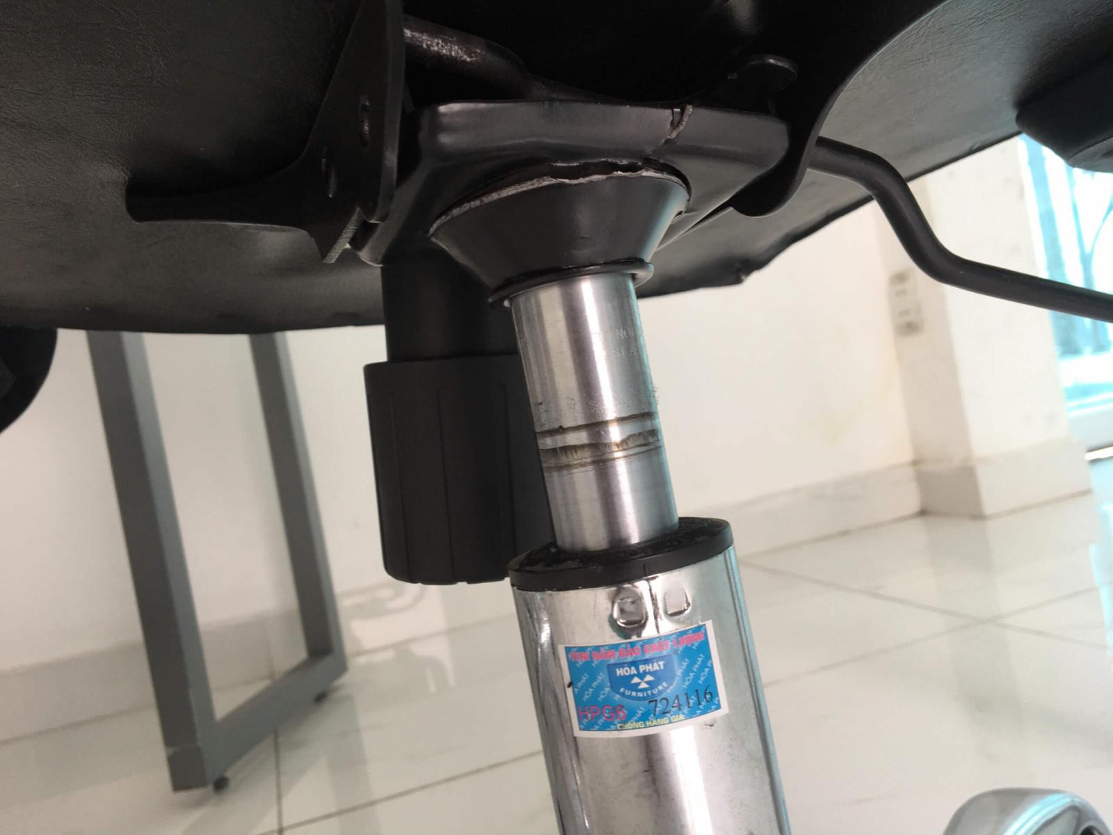 Thay thế mâm và ben ghế xoay khi bị hư hỏng nặng