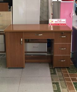 Thiết kế bàn làm việc bằng nhựa với nhiều ngăn lưu trữ
