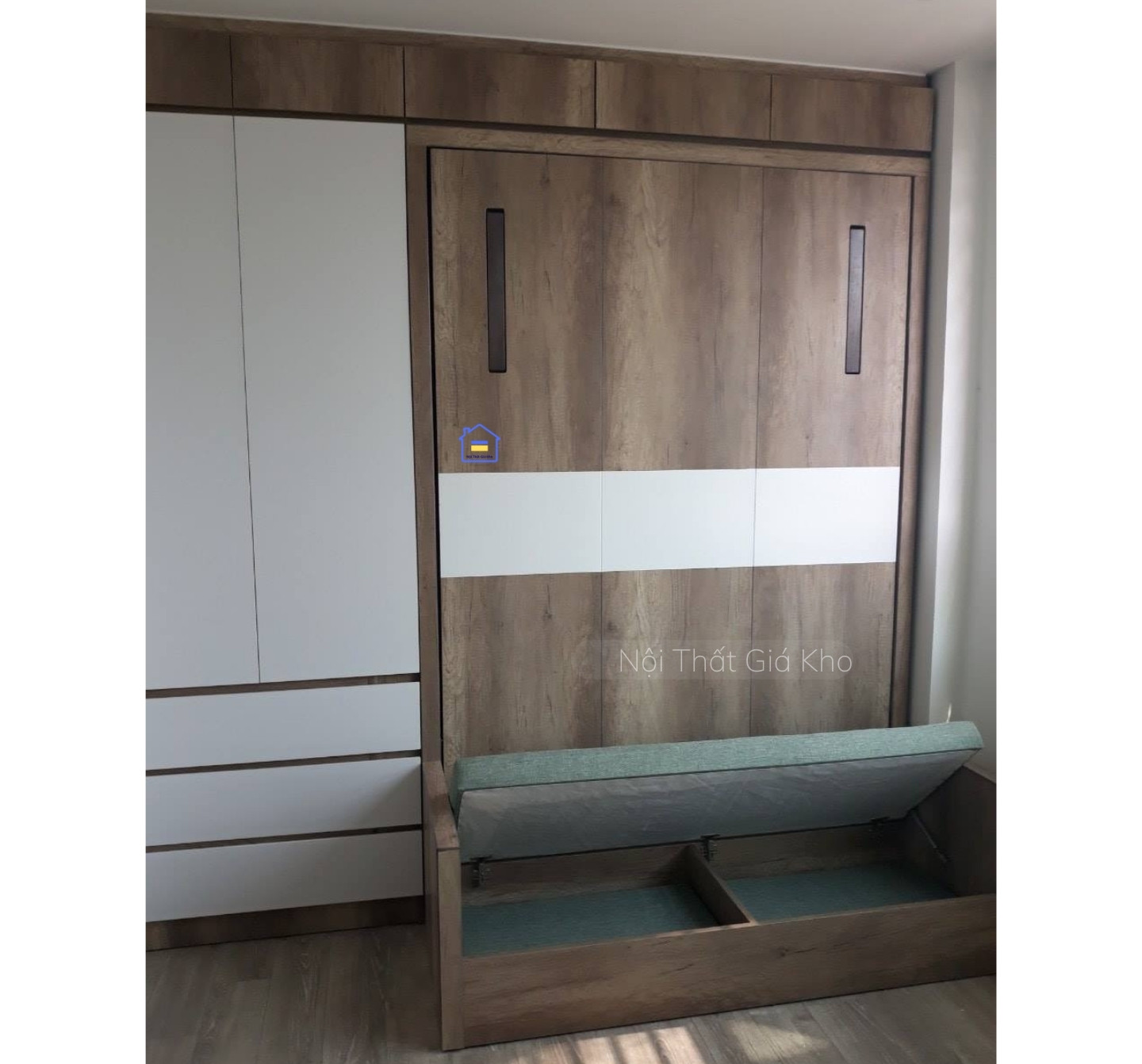 Thiết kế giường gấp thông minh với sofa tích hợp, mang lại sự linh hoạt cho phòng ngủ hoặc phòng khách.