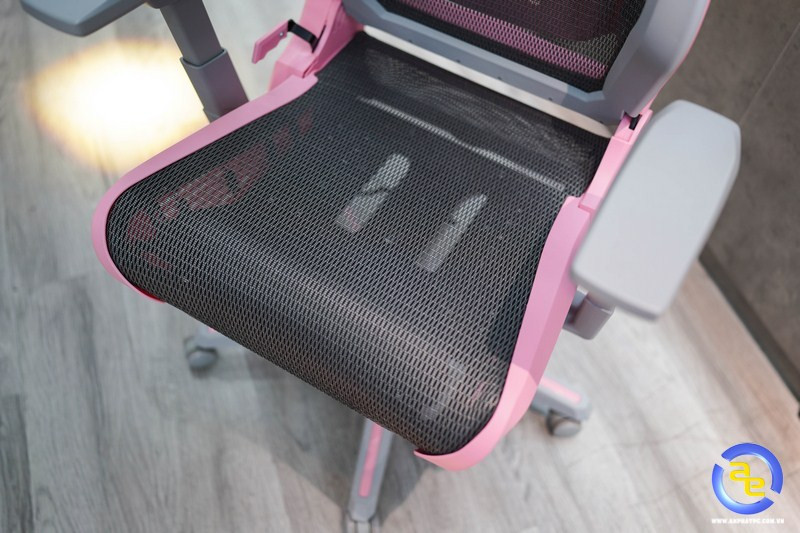 Thiết kế lưng ghế lưới cao cấp của ghế ngồi máy tính màu hồng DXRacer