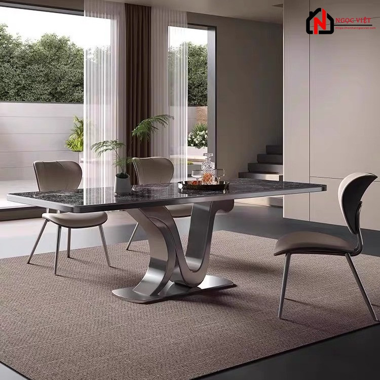 Thiết kế tổng thể bàn ăn mặt đá với chân bàn kiểu Ý sang trọng