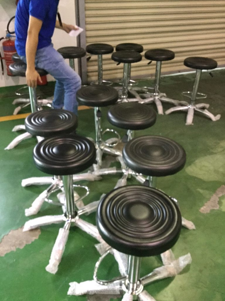 Thợ sửa ghế văn phòng