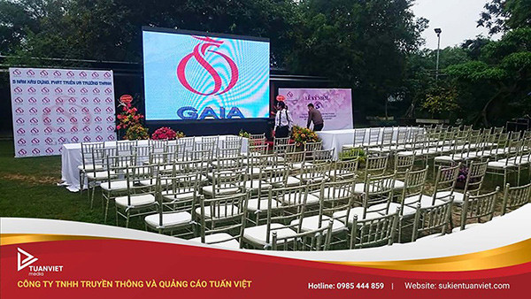 Thuê ghế Chiavari màu vàng gold trang trọng