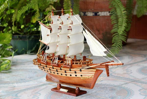 Thuyền buồm phong thủy mang ý nghĩa cầu mong phúc lộc, mọi chuyện thuận buồm xuôi gió, là vật phẩm để bàn làm việc ý nghĩa