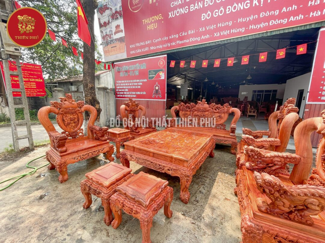 Toàn cảnh bộ bàn ghế gỗ hương tay 16 gồm đoản, ghế đơn, bàn trà lớn và đôn