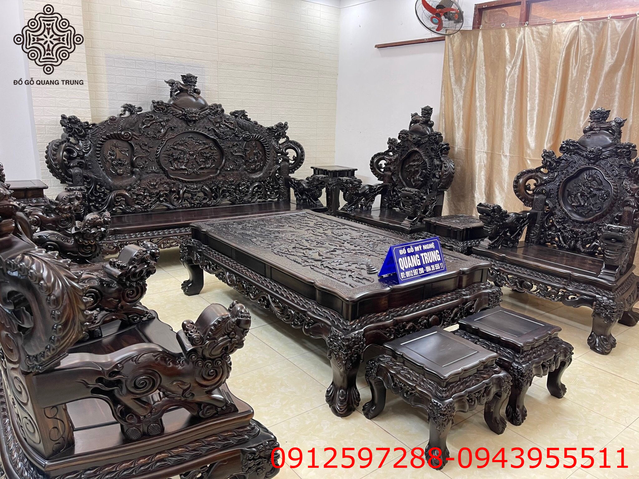 Toàn cảnh bộ bàn ghế gỗ mun sừng 17 món rồng đỉnh trong không gian rộng lớn
