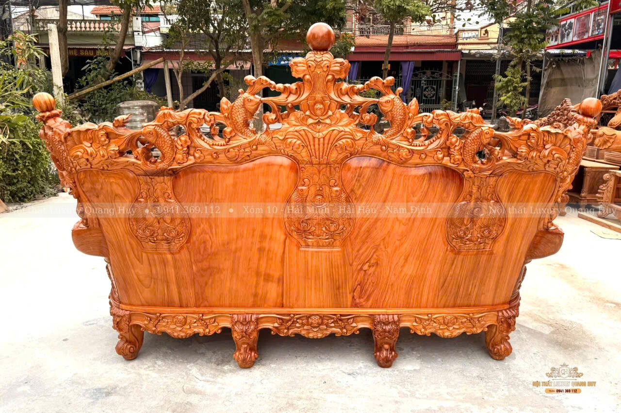 Toàn cảnh bộ bàn ghế hoàng gia gỗ gõ đỏ nguyên khối chạm cá chép tài lộc