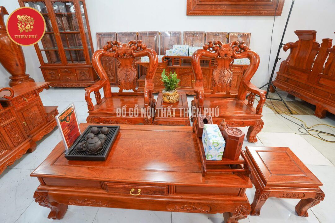 Toàn cảnh bộ bàn ghế Minh Quốc Đào gỗ hương, một sự lựa chọn hoàn hảo cho phòng khách.