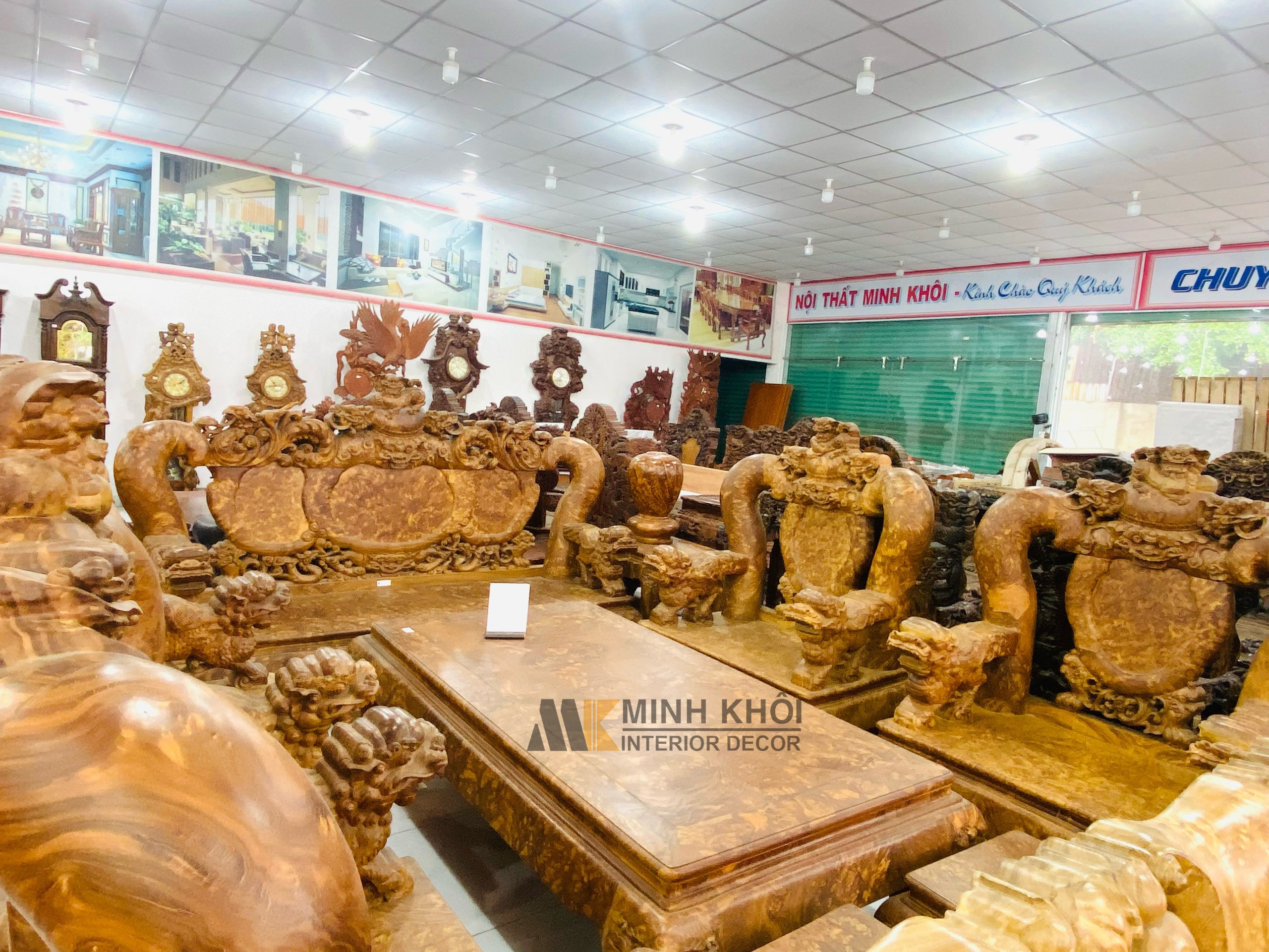 Tổng quan mặt bàn và ghế đôn nu nghiến