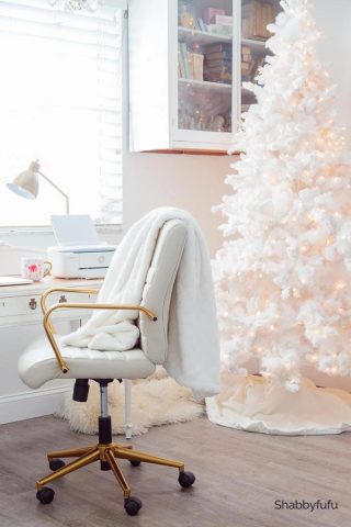 Trang trí bàn làm việc Giáng sinh theo phong cách White Christmas
