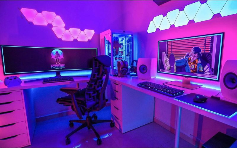 Trang trí bàn máy tính gaming ấn tượng với đèn LED