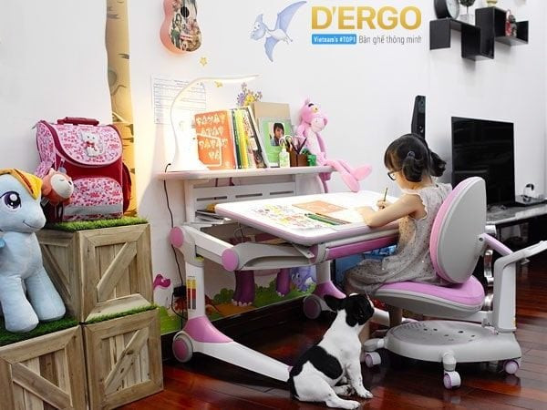 Trẻ em ngồi học đúng tư thế, bàn ghế học sinh có chiều cao phù hợp