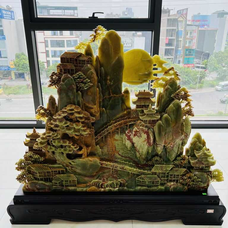 Tượng Sơn Thủy Hữu Tình là vật phong thủy để bàn làm việc tuổi Mậu Ngọ mang lại bình an và thành công