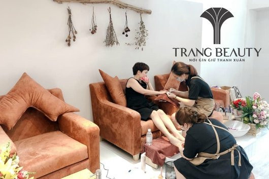 Tuy có kết cấu đơn giản nhưng chiếc ghế làm móng chân này vẫn rất sang trọng