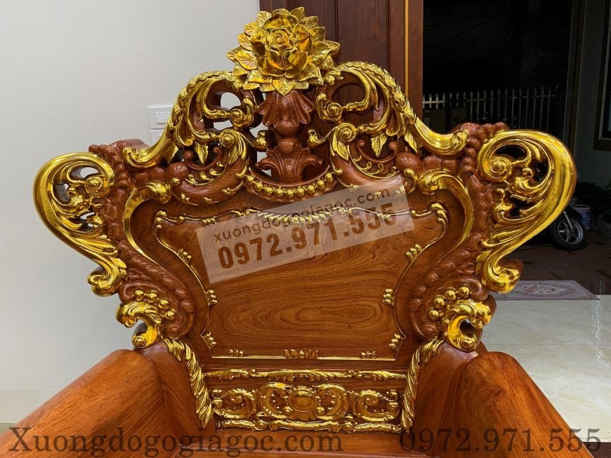 Vách ghế đơn được chạm trổ công phu