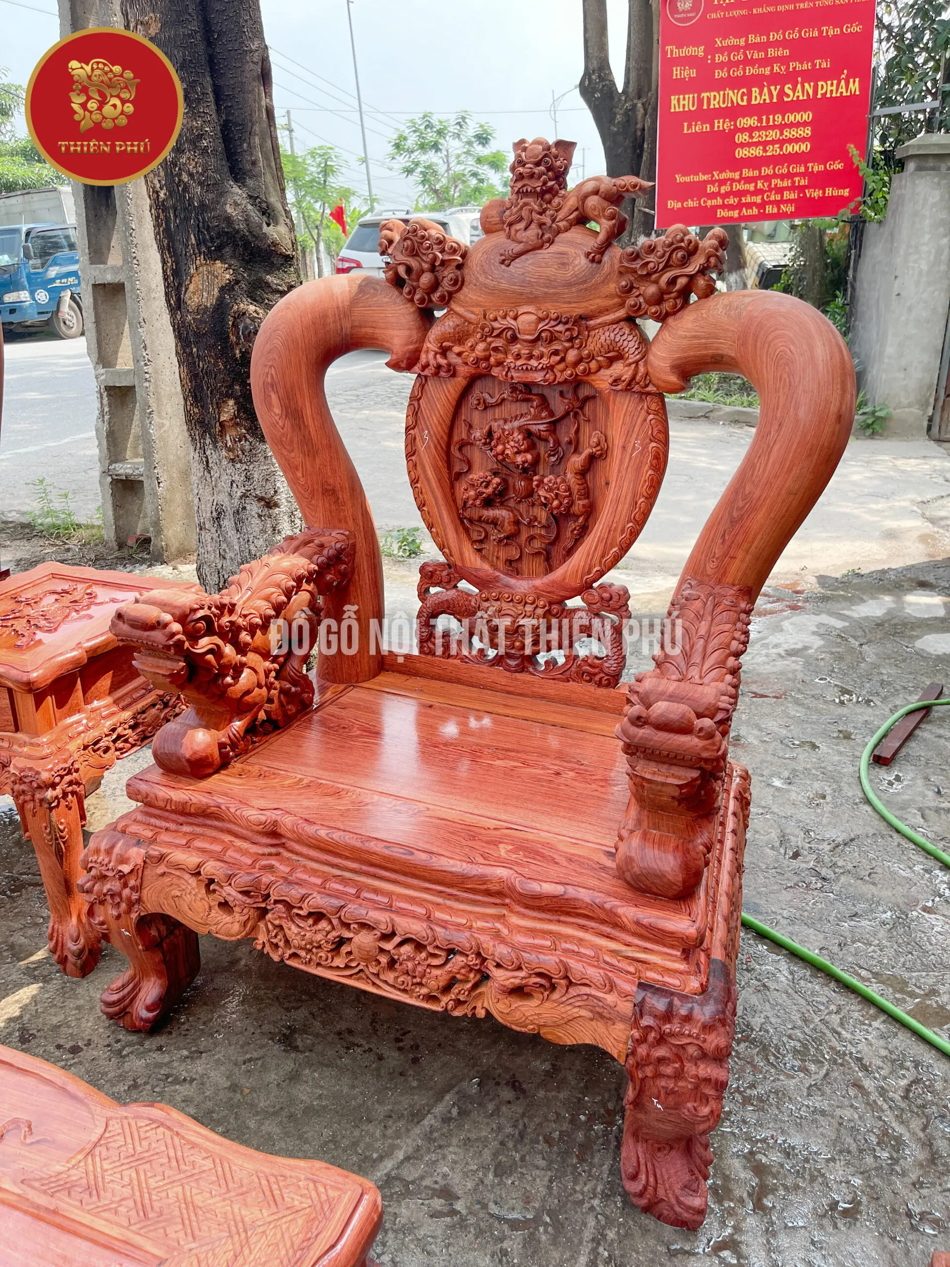 Vân gỗ hương tự nhiên tuyệt đẹp, minh chứng cho chất lượng cao cấp và độ bền vượt trội