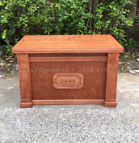Vân gỗ tự nhiên độc đáo trên bề mặt bàn làm việc, mang lại cảm giác gần gũi thiên nhiên.