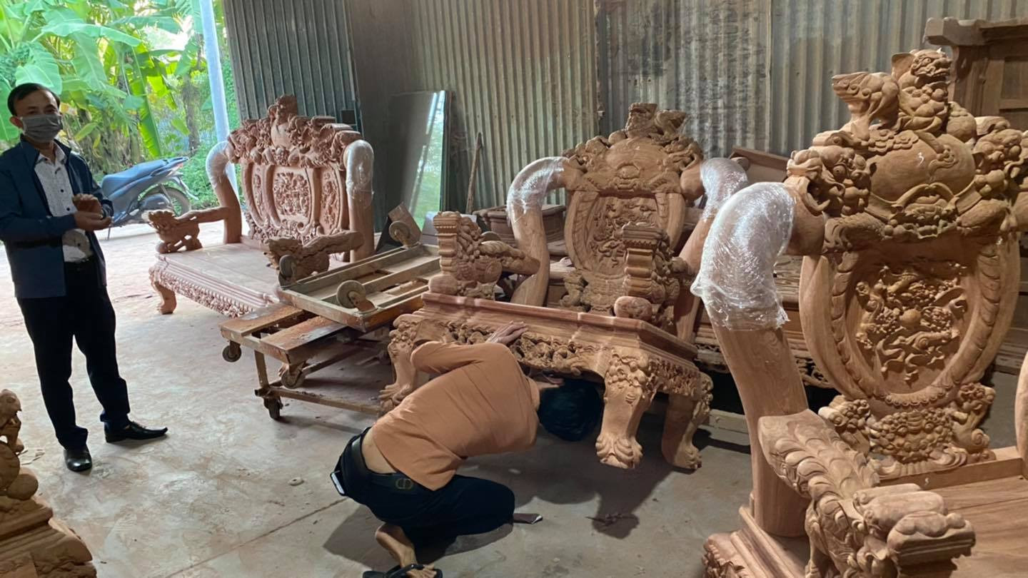 Việc chọn lựa kỹ lưỡng khi mua bàn ghế gỗ rất quan trọng.
