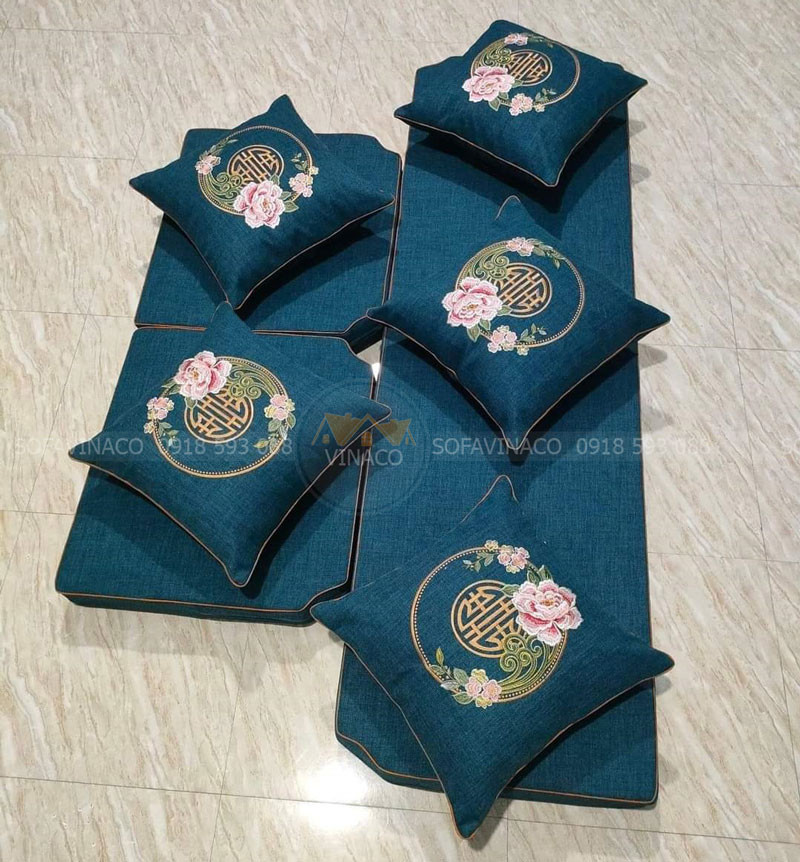 Vỏ bọc đệm ghế gỗ thêu hoa hồng nổi siêu đẹp