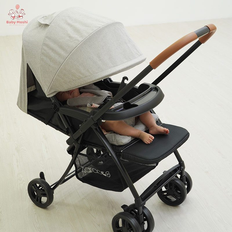 Xe đẩy Zaracos Oral 2706 với đai an toàn 5 điểm và bàn ăn tháo rời