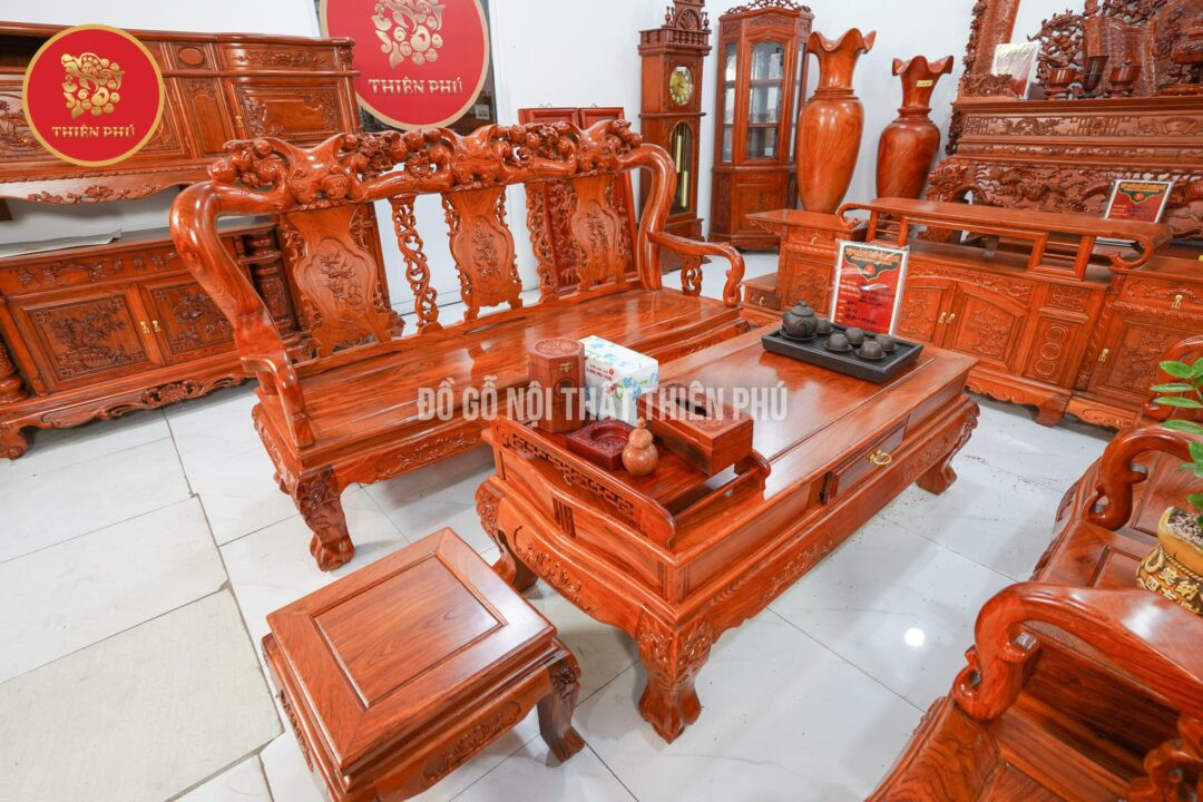 Ý nghĩa phong thủy của bộ bàn ghế Minh Đào tay 14 trong phòng khách