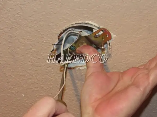 10.2 Cách Lắp Đèn Gắn Tường 10.2 Cách Lắp Đèn Gắn Tường
