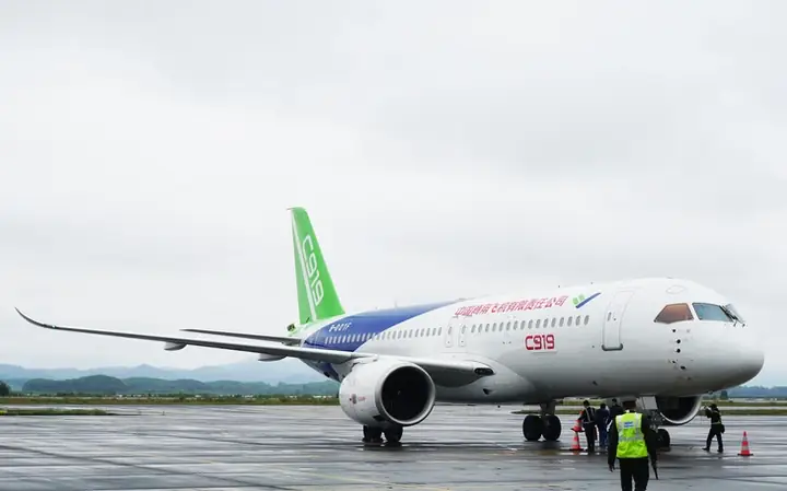 Máy Bay Thương Mại 'made In' Trung Quốc Lần Đầu Đến Vân Đồn Máy Bay Thương Mại 'made In' Trung Quốc Lần Đầu Đến Vân Đồn