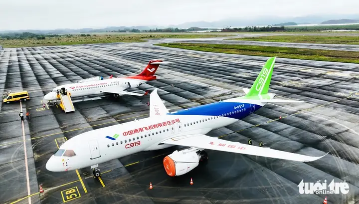 Cặp Máy Bay Dân Dụng C919 Và Arj21 Của Tập Đoàn Comac, Trung Quốc Lần Đầu Tiên "trình Làng" Ở Việt Nam Tại Sân Bay Quốc Tế Vân Đồn Ngày 27-2 - Ảnh: T.dương Cặp Máy Bay Dân Dụng C919 Và Arj21 Của Tập Đoàn Comac, Trung Quốc Lần Đầu Tiên "trình Làng" Ở Việt Nam Tại Sân Bay Quốc Tế Vân Đồn Ngày 27-2 - Ảnh: T.dương