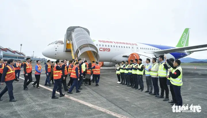 Máy Bay Thương Mại 'made In' Trung Quốc Lần Đầu Đến Vân Đồnđọc Ngay