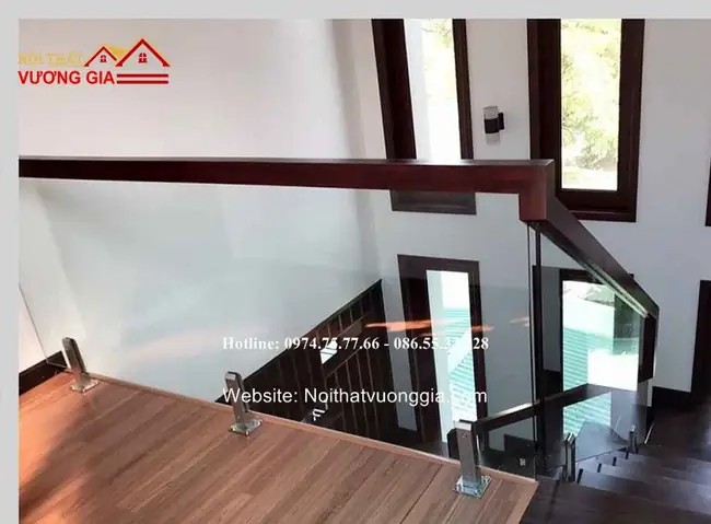 Mẫu Cầu Thang Kính Tay Vịn Gỗ