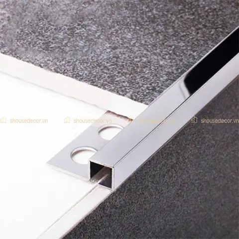 Hình Ảnh Thi Công Sử Dụng Nẹp Inox Vuông Góc Tường 1 Cánh